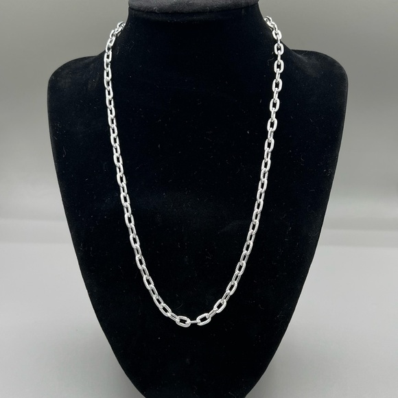Jewelry - Elegant Silver Chain Necklace lightweight aluminum